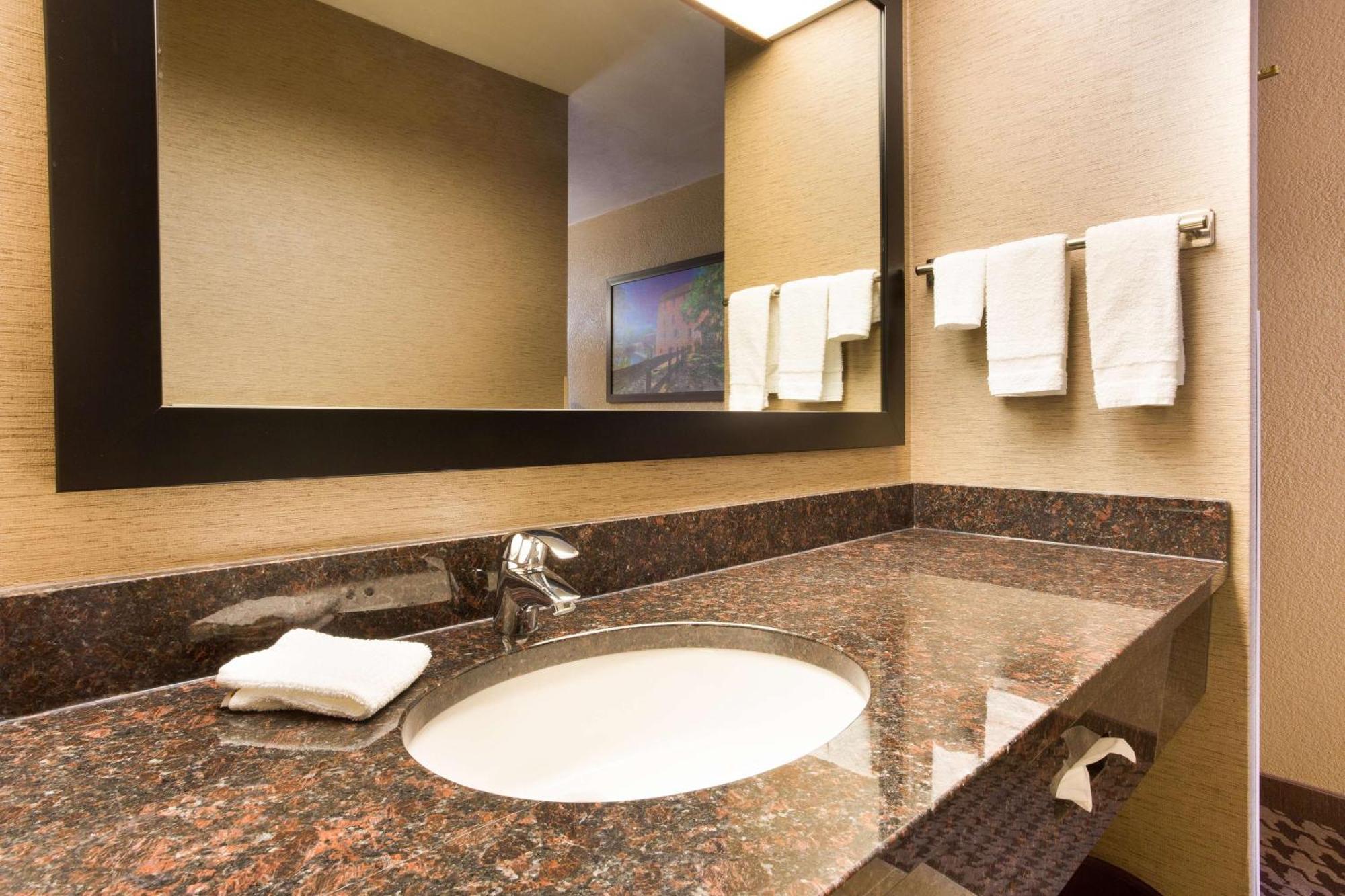 Drury Inn & Suites Jackson Mo Bagian luar foto