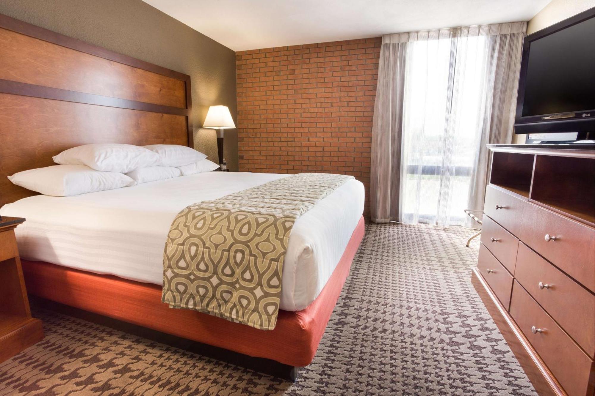 Drury Inn & Suites Jackson Mo Bagian luar foto
